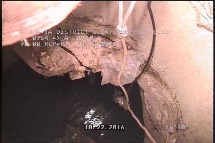 Lining Failure Detached, from 04 to 08 o'clock, within 8 inches of joint: NO - BOTTON OF STACK