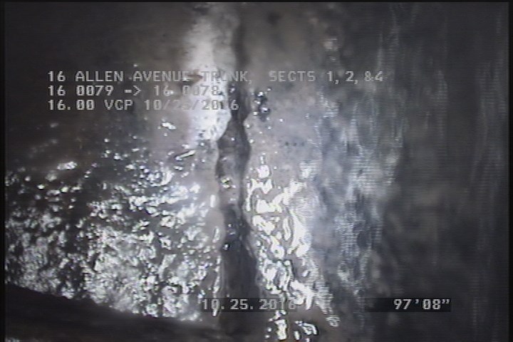 Fracture Circumferential, from 08 to 09 o'clock, within 8 inches of joint: YES - MODERATE