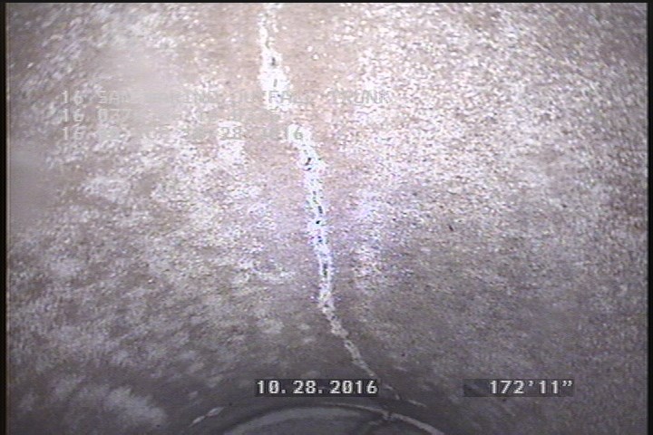 Fracture Longitudinal, at 12 o'clock, within 8 inches of joint: YES, Start - SLIGHT