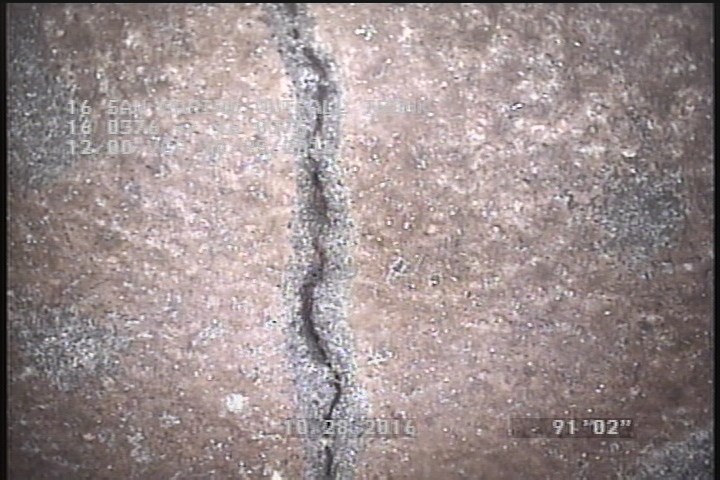 Fracture Longitudinal, at 12 o'clock, within 8 inches of joint: YES, Start - SLIGHT