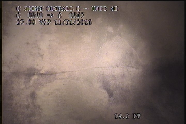 Fracture Spiral, from 11 to 01 o'clock, within 8 inches of joint: YES - SLIGHT