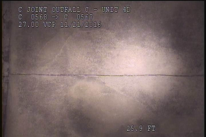 Fracture Longitudinal, at 12 o'clock, within 8 inches of joint: YES, Start - SLIGHT