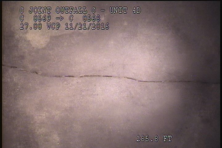 Fracture Longitudinal, at 12 o'clock, within 8 inches of joint: YES, Start - SLIGHT