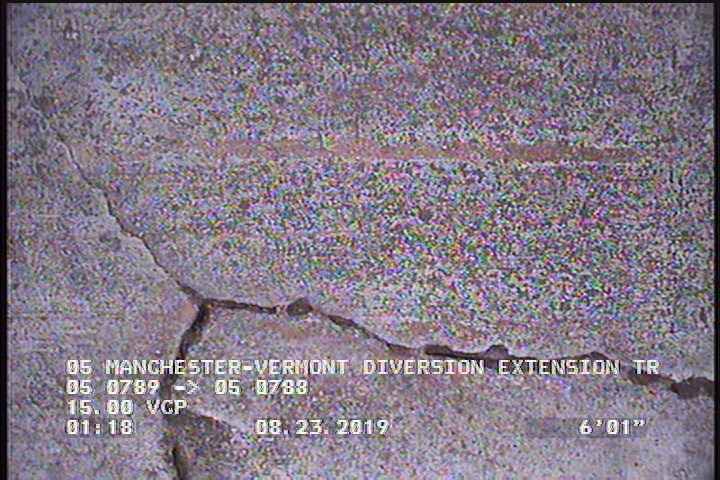 Fracture Multiple, from 07 to 09 o'clock, within 8 inches of joint: YES