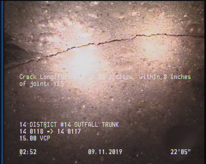 Crack Longitudinal, at 03 o'clock, within 8 inches of joint: YES