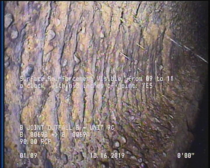 Surface Reinforcement Visible, from 09 to 11 o'clock, within 8 inches of joint: YES