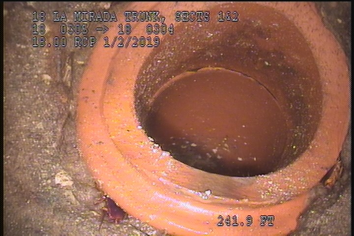 Tap Break-In, at 01 o'clock, -, within 8 inches of joint: NO, 4"