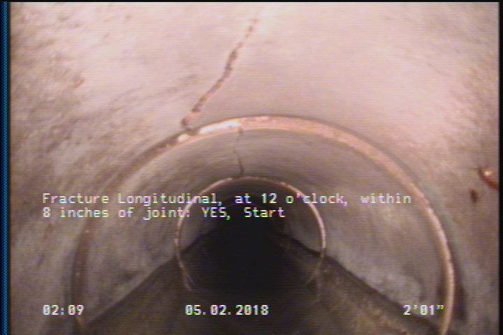 Fracture Longitudinal, at 12 o'clock, within 8 inches of joint: YES, Start