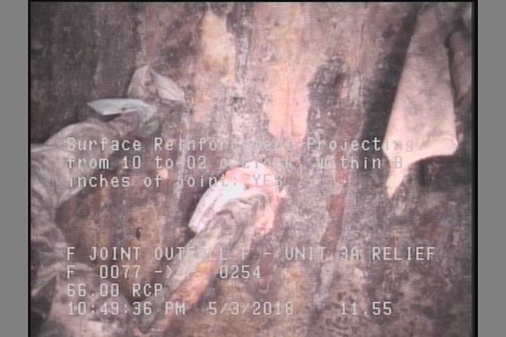Surface Reinforcement Projecting, from 10 to 02 o'clock, within 8 inches of joint: YES