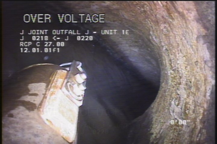 Surface Spalling, from 08 to 04 o'clock, within 8 inches of joint: YES