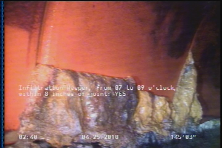 Infiltration Weeper, from 07 to 09 o'clock, within 8 inches of joint: YES