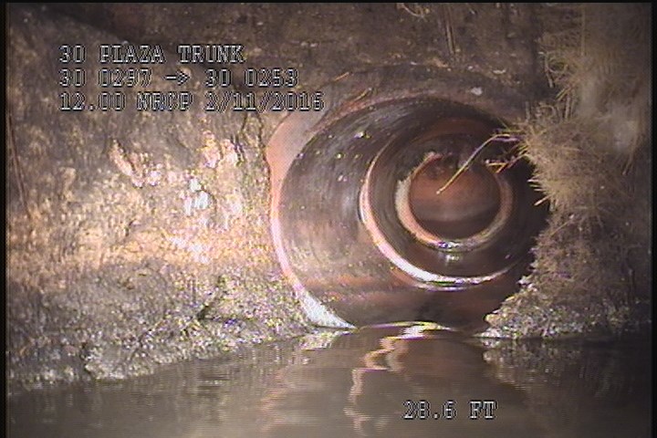 General Observation - OPEN CONN. INSIDE THE MH. @ 04 O'CLOCK