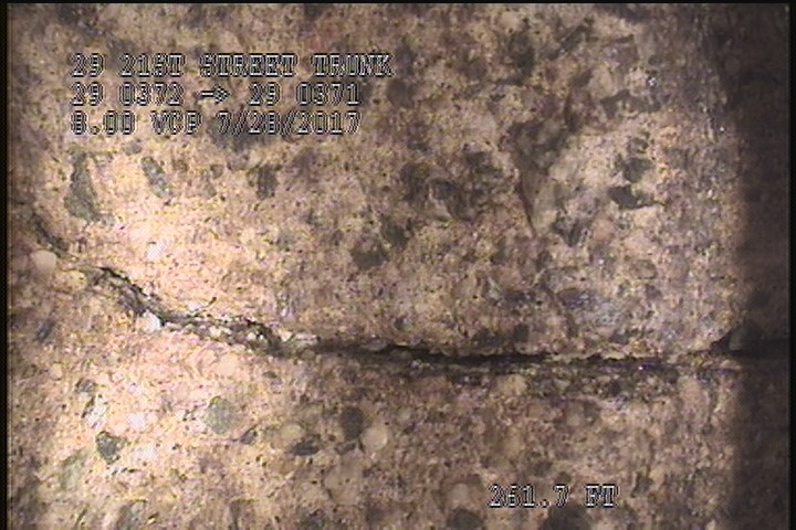 Fracture Multiple, from 08 to 12 o'clock, within 8 inches of joint: YES