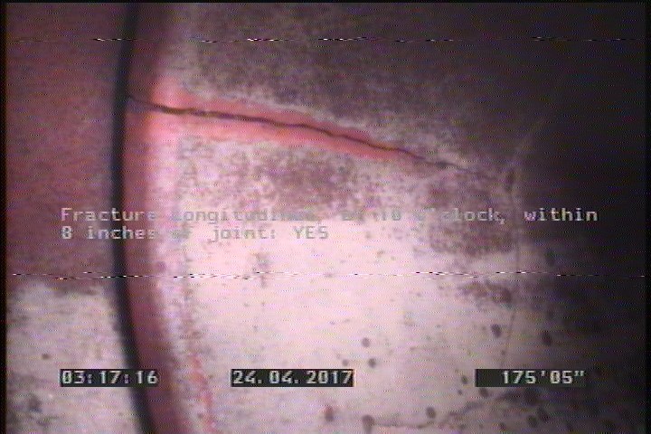 Fracture Longitudinal, at 10 o'clock, within 8 inches of joint: YES