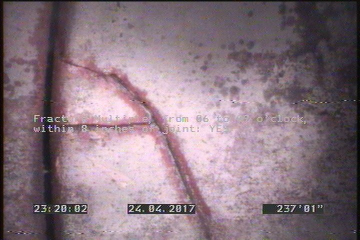 Fracture Multiple, from 06 to 09 o'clock, within 8 inches of joint: YES