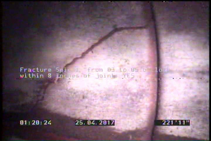 Fracture Spiral, from 03 to 05 o'clock, within 8 inches of joint: YES