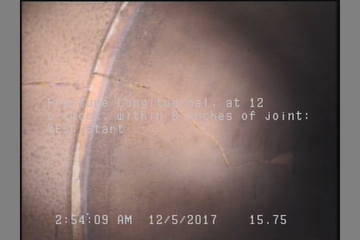 Fracture Longitudinal, at 12 o'clock, within 8 inches of joint: YES, Start