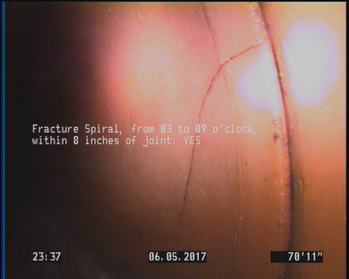 Fracture Spiral, from 03 to 09 o'clock, within 8 inches of joint: YES