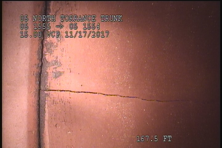 Fracture Multiple, from 11 to 01 o'clock, within 8 inches of joint: YES