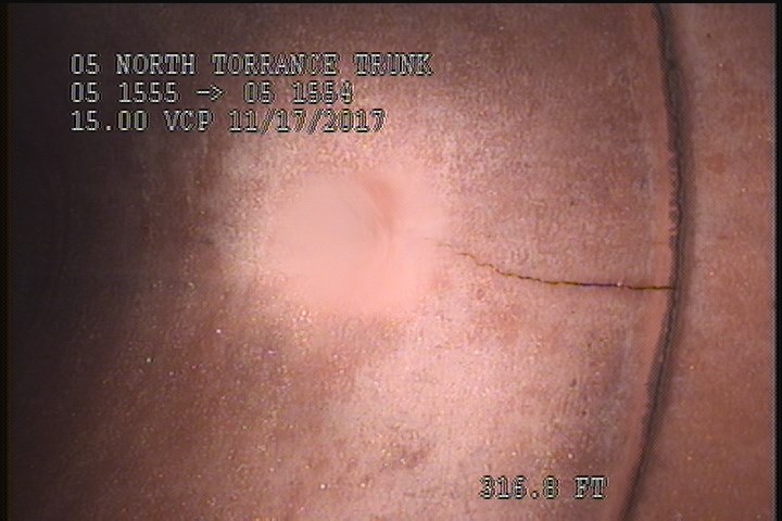 Fracture Longitudinal, at 12 o'clock, within 8 inches of joint: NO, 6ft