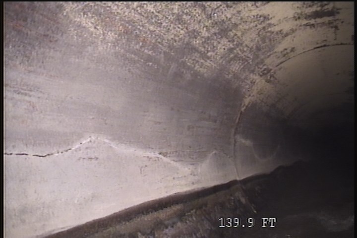 Fracture Spiral, from 07 to 11 o'clock, within 8 inches of joint: YES - SLIGHT