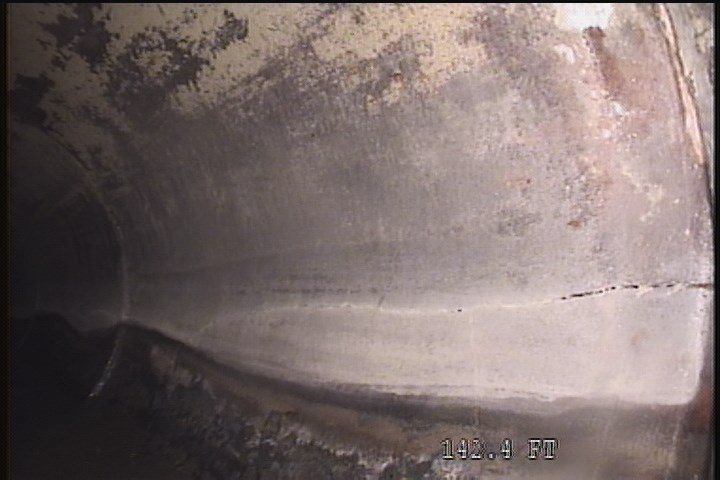 Fracture Spiral, from 01 to 05 o'clock, within 8 inches of joint: YES - SLIGHT