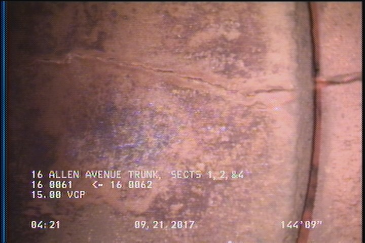 Crack Longitudinal, at 12 o'clock, within 8 inches of joint: YES