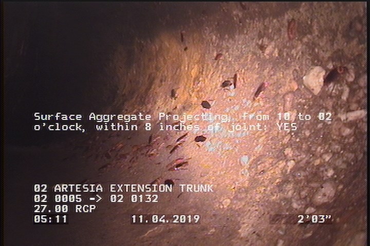 Surface Aggregate Projecting, from 10 to 02 o'clock, within 8 inches of joint: YES