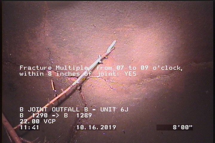 Fracture Multiple, from 07 to 09 o'clock, within 8 inches of joint: YES