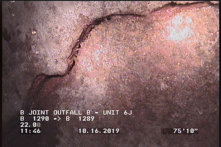 Fracture Spiral, from 01 to 05 o'clock, within 8 inches of joint: YES