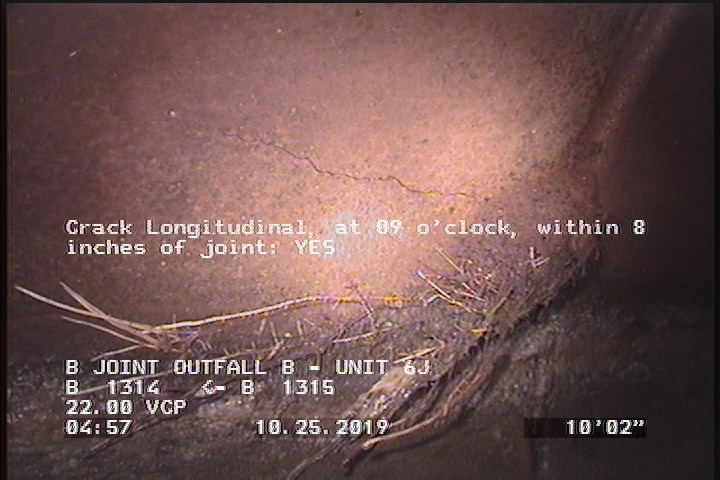 Crack Longitudinal, at 09 o'clock, within 8 inches of joint: YES