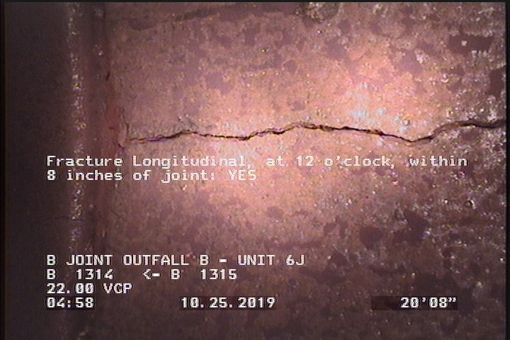 Fracture Longitudinal, at 12 o'clock, within 8 inches of joint: YES