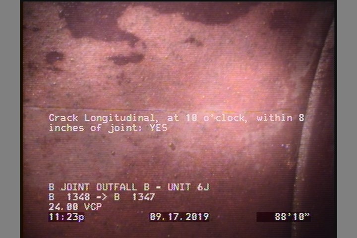 Crack Longitudinal, at 10 o'clock, within 8 inches of joint: YES