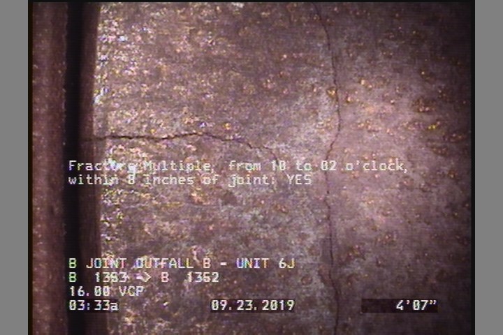 Fracture Multiple, from 10 to 02 o'clock, within 8 inches of joint: YES