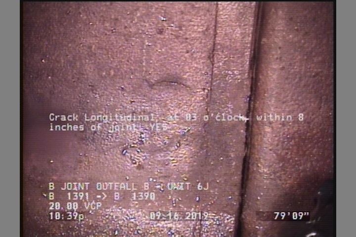 Crack Longitudinal, at 03 o'clock, within 8 inches of joint: YES