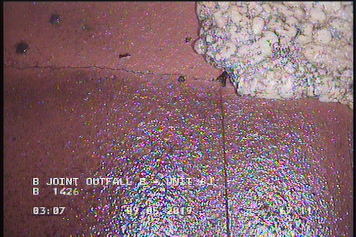 Crack Longitudinal, at 02 o'clock, within 8 inches of joint: YES