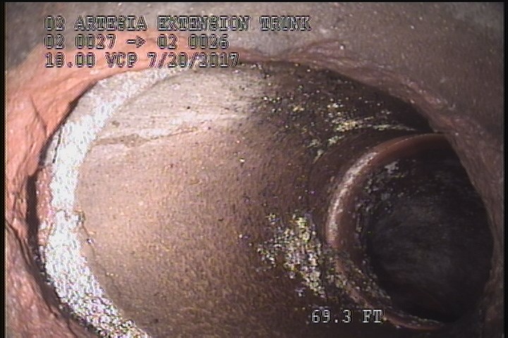 Tap Break-In, at 01 o'clock, -, within 8 inches of joint: YES, 4" - Open