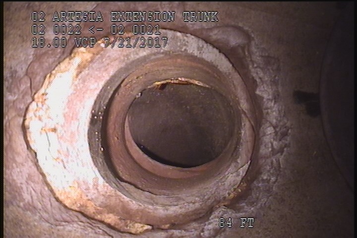 Tap Break-In, at 11 o'clock, -, within 8 inches of joint: YES, 4"