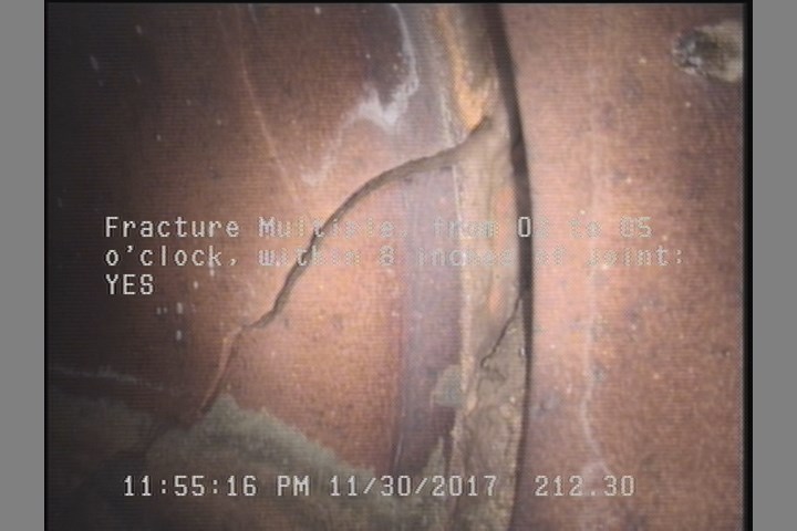 Fracture Multiple, from 02 to 05 o'clock, within 8 inches of joint: YES - POSSIBLE BREAK AT THE JOINT