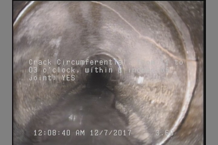 Crack Circumferential, from 11 to 03 o'clock, within 8 inches of joint: YES