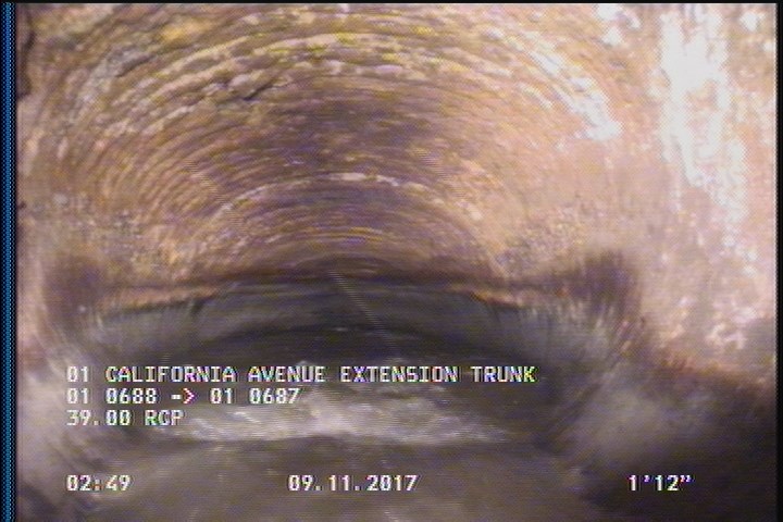 Survey Abandoned - VIEW OF THE D/S SIPHON FROM THE U/S MH