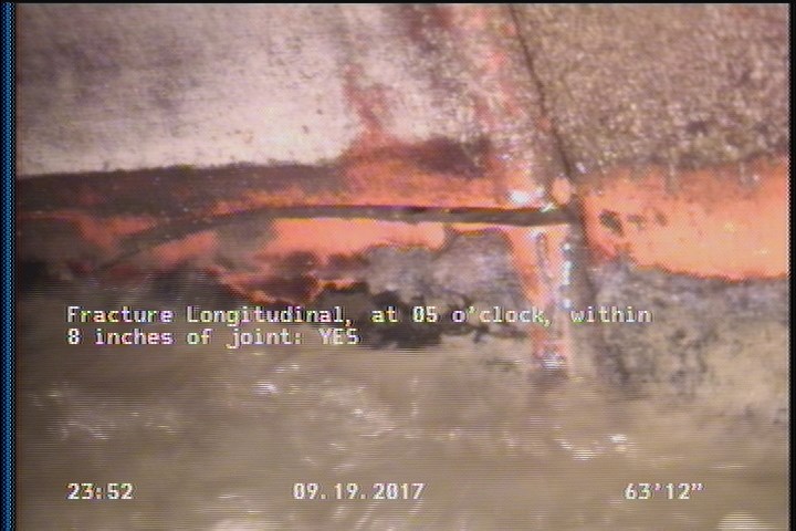 Fracture Longitudinal, at 05 o'clock, within 8 inches of joint: YES
