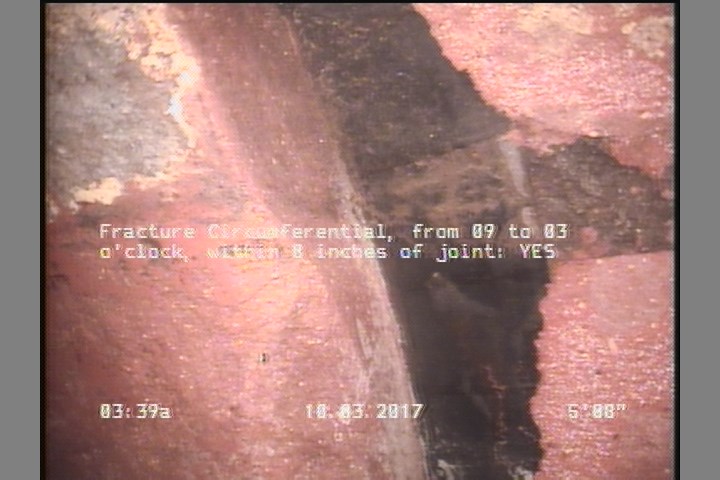 Fracture Circumferential, from 09 to 03 o'clock, within 8 inches of joint: YES