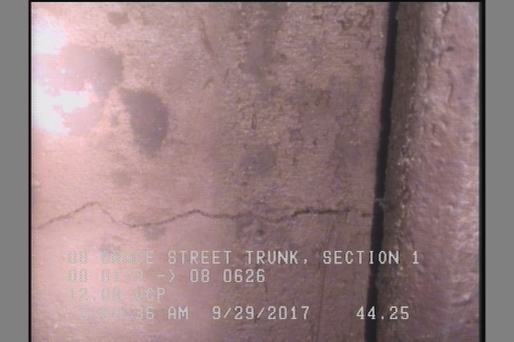 Crack Longitudinal, at 01 o'clock, within 8 inches of joint: YES