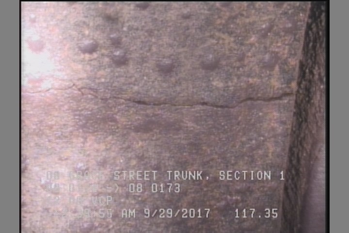 Crack Longitudinal, at 01 o'clock, within 8 inches of joint: YES