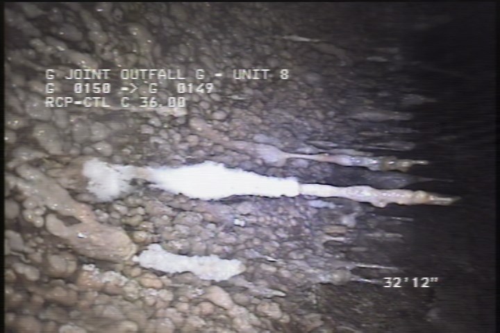 Deposits Attached Other, 5 %of cross sectional area, from 09 to 03 o'clock, , within 8 inches of joint: YES, Start - HANGING MOLD