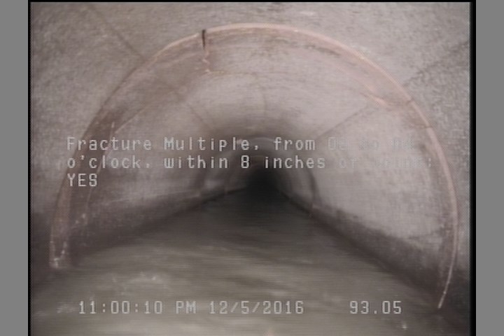 Fracture Multiple, from 08 to 04 o'clock, within 8 inches of joint: YES