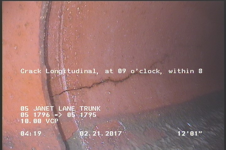 Crack Longitudinal, at 09 o'clock, within 8 inches of joint: YES