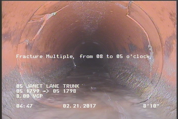 Fracture Multiple, from 08 to 05 o'clock, within 8 inches of joint: YES
