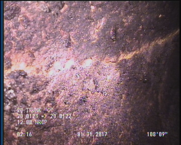 Crack Longitudinal, at 11 o'clock, within 8 inches of joint: YES